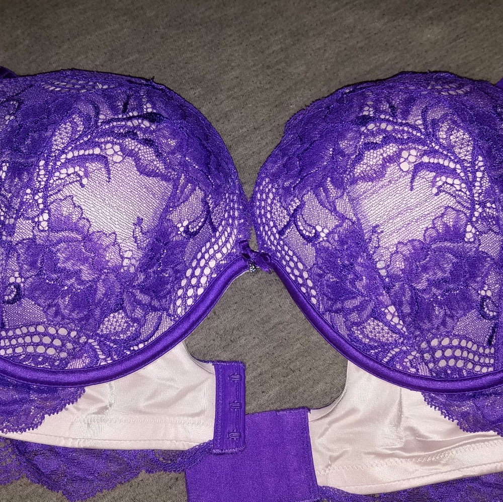 Victoria's Secret Lace Push-Up Bra 38D